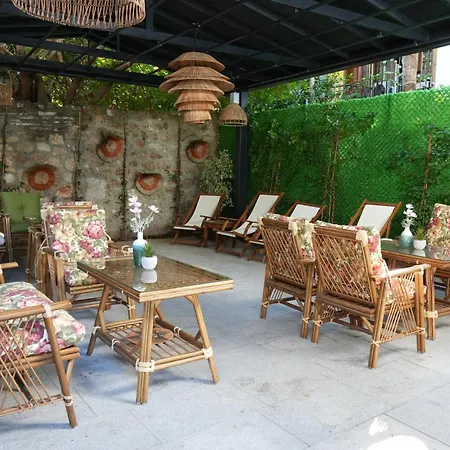Royal Hayat Old Town Hotel *